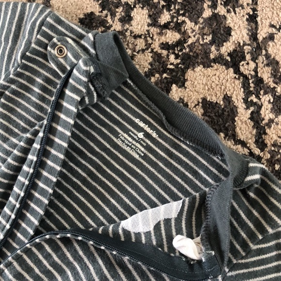 Bundle of 6 month zip onesies - Picture 7 of 12